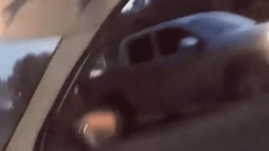 Detienen al hombre que chocó y arrastró con su camioneta el auto en el que iba su expareja