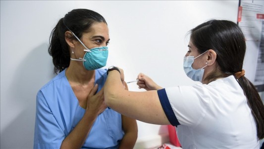 Evaluarán caso por caso al aplicar la Sputnik V a embarazadas e inmunosuprimidos