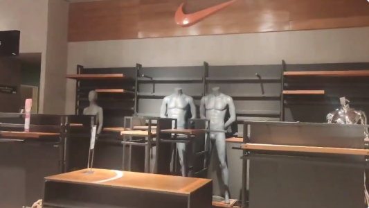 VIDEO: la triste imagen de Falabella en Córdoba, la tienda comienza a quedar vacía