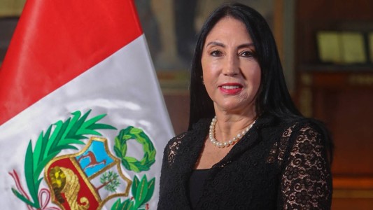Cae segunda ministra en Perú por escándalo con la vacunación contra el coronavirus