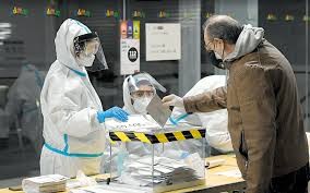 Elecciones en Cataluña: votaron enfermos de Covid-19 o en cuarentena