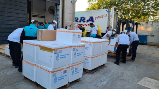 Llegaron otras 28 mil dosis de vacunas contra el coronavirus a Córdoba: ¿quiénes serán vacunados?