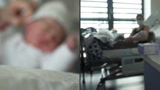 Nació sin útero, le trasplantaron uno y dio a luz a un bebé