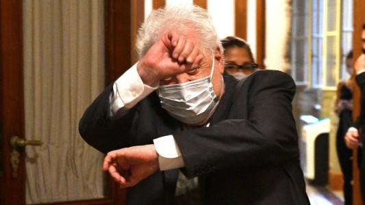 VIVO: Vacunatorios VIP: Ginés imputado y hasta Scioli y Duhalde vacunados. ¿Qué pasa en Córdoba?