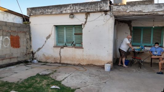 Villa El Libertador: piden ayuda por peligro de derrumbe en su vivienda