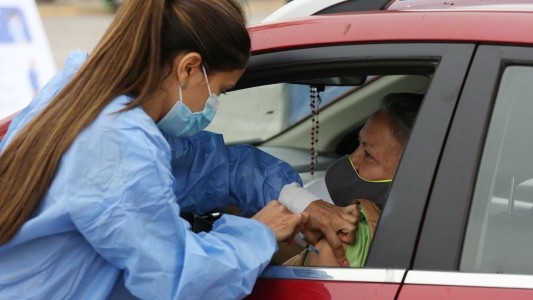 "Autovac": Vacunarán a los adultos mayores desde los autos