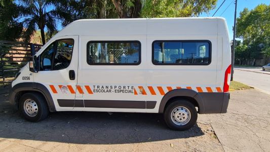 Se permitirá que viajen hasta 20 personas paradas en el transporte público de pasajeros