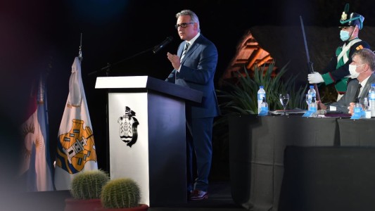 Martín Llaryora inició sesiones desde el jardín botánico