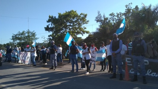 Sin clases en Chaco: Los docentes se manifestaron por salarios y contra la represión policial