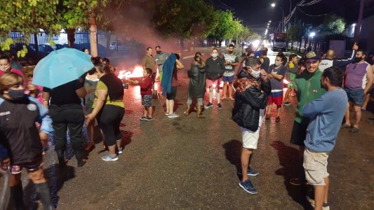 Protesta de vecinos por inundaciones en zona sur