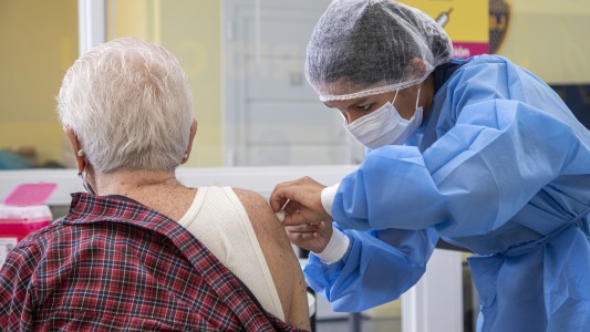 "Retraso": infectólogo López dijo que se necesita vacunar a 7 millones antes de junio