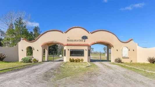 Asalto en un barrio privado: a un funcionario platense amenazaron con "cortarle un dedo"