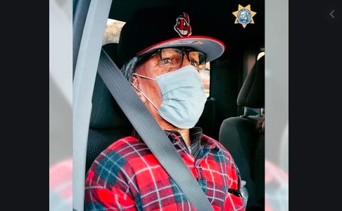 Lo multaron por tener "el mejor maniquí del mundo" para poder usar el carril rápido de la autopista