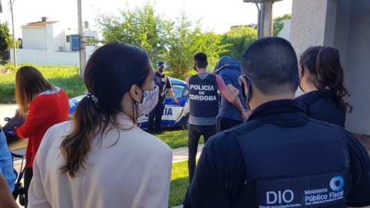 Tiene 26 años y lo detuvieron acusado de acoso en las redes sociales