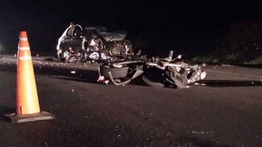 Murieron dos personas tras el choque entre un auto y dos motos en Achiras