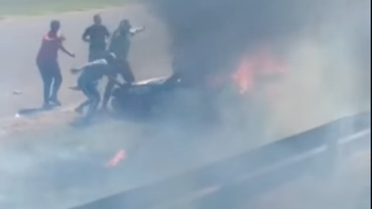 VIDEO: Impactante accidente, un piloto quedó envuelto en llamas en un autódromo cordobés