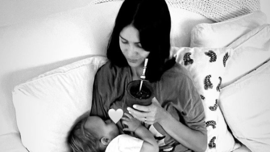 La reacción de los seguidores de Zaira Nara por publicar una foto amamantando a su hijo