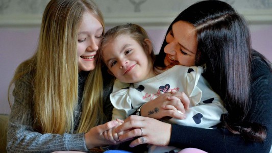 La nena de 3 años que puede morir por "exceso de emociones"