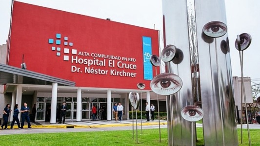 Allanan el Hospital El Cruce de Florencio Varela por denuncia de "vacunación vip"