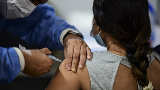 El Gobierno firmó contrato con Sinopharm para la compra de 3 millones de vacunas