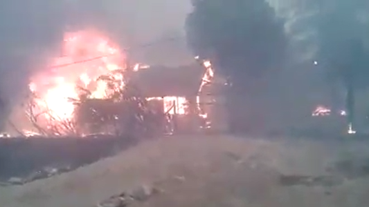 Cara a cara con el fuego en la Comarca Andina: desesperantes imágenes, familias perdieron todo lo construido en sus vidas