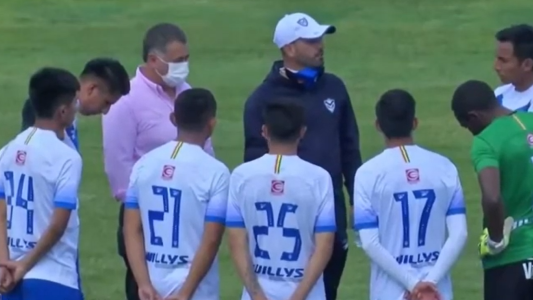 Escándalo en el fútbol de Bolivia: la presidenta de un club ingresó a la cancha y echó al capitán del equipo