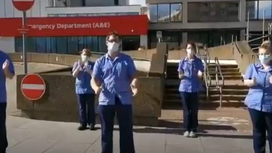 Reino Unido: Trabajadores de salud tuvieron un 1% de aumento y reclamaron en cámara lenta