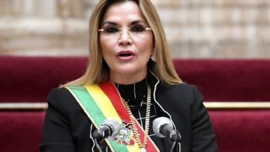 Fiscalía de Bolivia ordenó el arresto de la ex presidente Jeanine Áñez