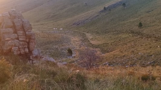 Un hombre murió de un paro cardíaco mientras escalaba el cerro Tres Picos