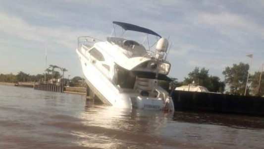 Un crucero se estrelló en la escollera del YCA San Fernando y se hundió