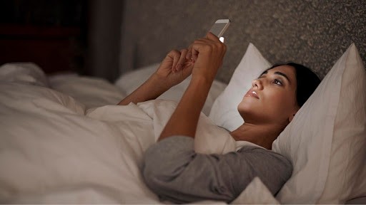 Día Mundial del Sueño: Advierten que la sobreexposición a pantallas después de las 23 impide un buen descanso