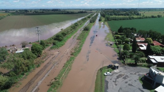 Tormenta en Córdoba: el agua anegó campos en Toledo
