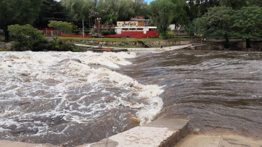 En horas de la noche llegaría la creciente a la zona de costanera