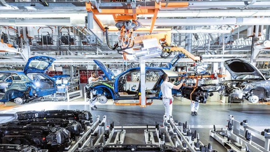 Expectativas por la construcción y la producción automotriz para este año