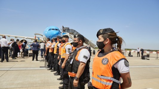 Por una demanda de un oficial trans, la policía podrá maquillarse, pintarse las uñas, usar barba y tatuajes