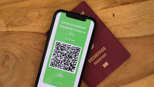 Cómo es el proyecto de la Unión Europea de pasaporte sanitario para reactivar el turismo
