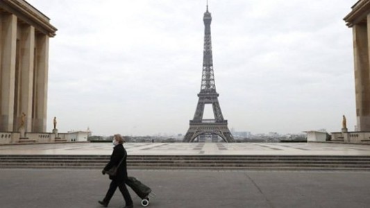 París anunció un nuevo confinamiento de un mes a partir de mañana