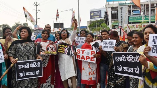 India: una chica de 15 años fue secuestrada, drogada y violada en manada durante ocho días