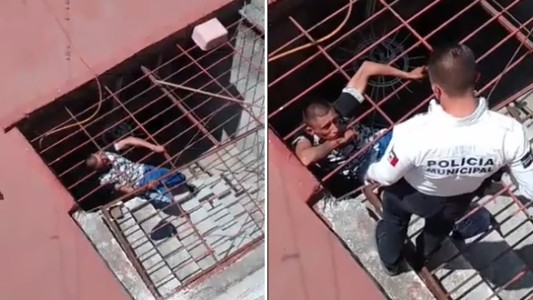 Video: policías detuvieron a un ladrón que quedó atorado en una reja