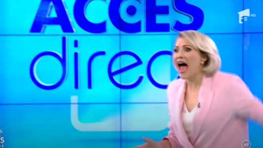 VIDEO: una mujer desnuda se metió al estudio y atacó a una presentadora de la televisión en directo