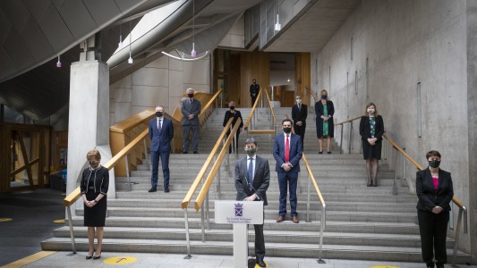 Reino Unido hizo un minuto de silencio por el aniversario del primer confinamiento