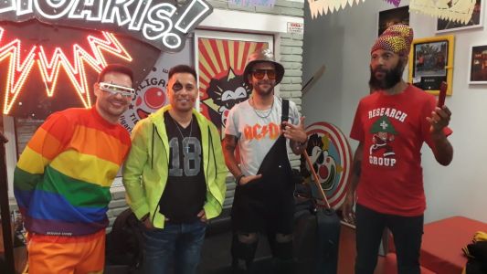 Los Caligaris y Fidel Nadal en plena grabación