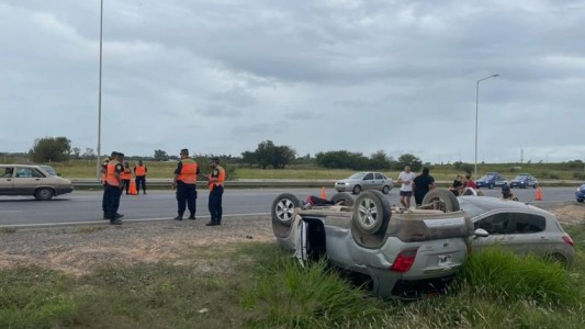 Choque múltiple: pensaron que se acercaba a auxiliarlos, pero les robó y se fue