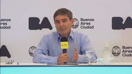 Fernán Quirós sobre la vacunación: “Es conveniente postergar la segunda dosis"