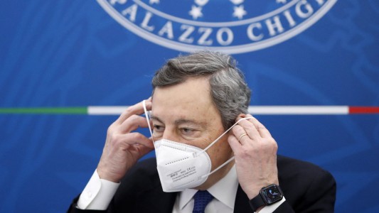 Italia estudia sanciones al personal sanitario que rechaza la vacuna contra el coronavirus