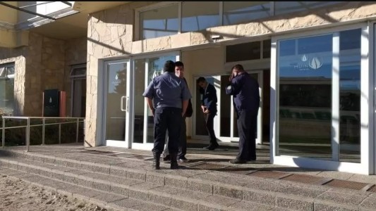 Se fueron de Bariloche egresados que tiraron a un joven de la ventana del hotel