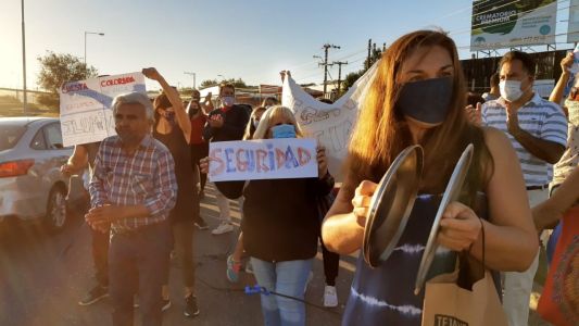 Vecinos de Cuesta Colorada reclaman más seguridad para La Calera tras el robo con dos heridos