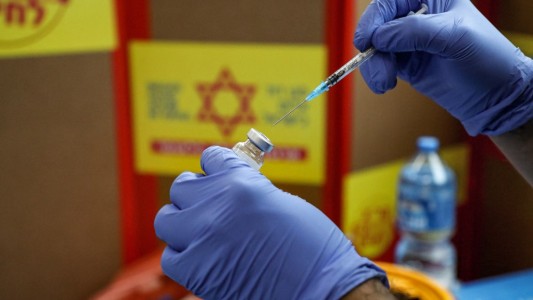 Israrel estima que empezará en mayo a vacunar a chicos de entre 12 y 15 años