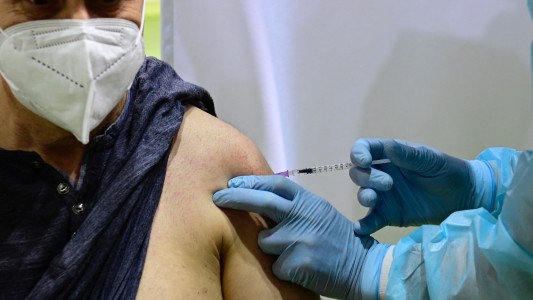 La OMS calificó de "inaceptable" la lentitud en la vacunación contra el coronavirus en Europa