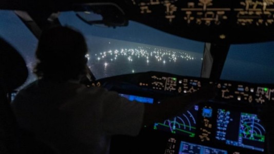 Video: la ciudad de luces que está depredando el Mar Argentino